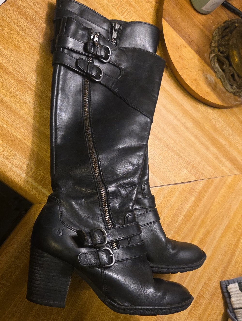 Womens Born Genuine Leather Knee High Zip Up Boots Very Nice Quility Size 7.5